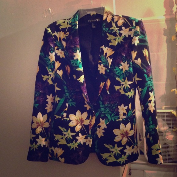 Jackets & Blazers - Floral Blazer!! Super cute!!!
