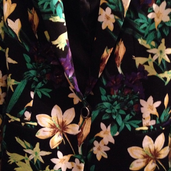 Floral Blazer!! Super cute!!! - Picture 2 of 4