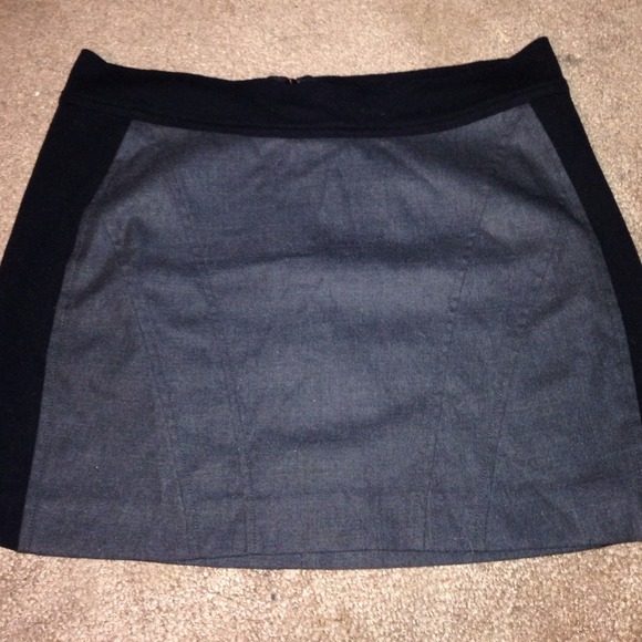 💢💢SOLD💢💢 Bebe black and gray colorblock skirt