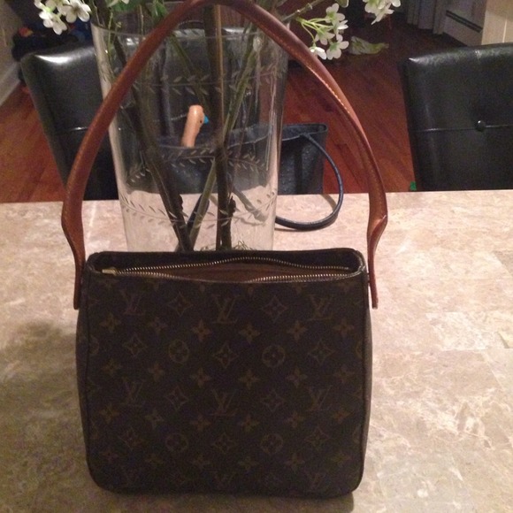 Reserved***Louis Vuitton medium looping bag
