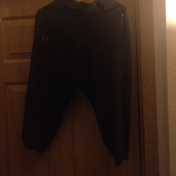 Size m under armour Capri pants.