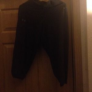 Size m under armour Capri pants.