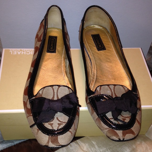 Coach shoes sold in bundle !!!