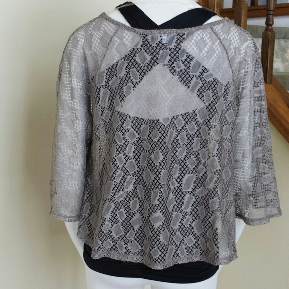 Oversize Knitted crop top/shawl - Picture 2 of 2