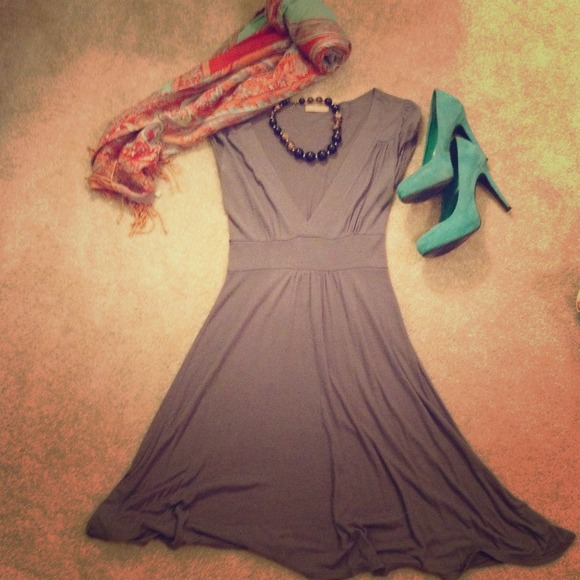 **Sold** Gray Sunday brunch dress