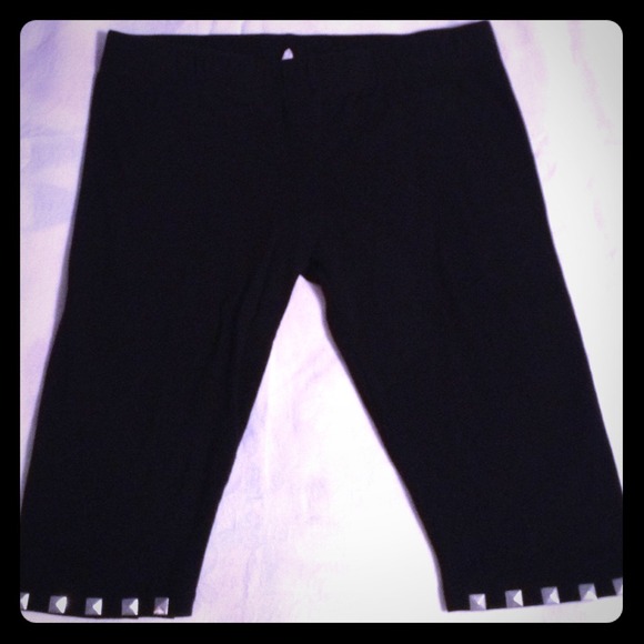 💢NWOT💢Black Capri Leggings.