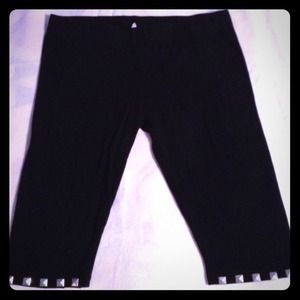 💢NWOT💢Black Capri Leggings.