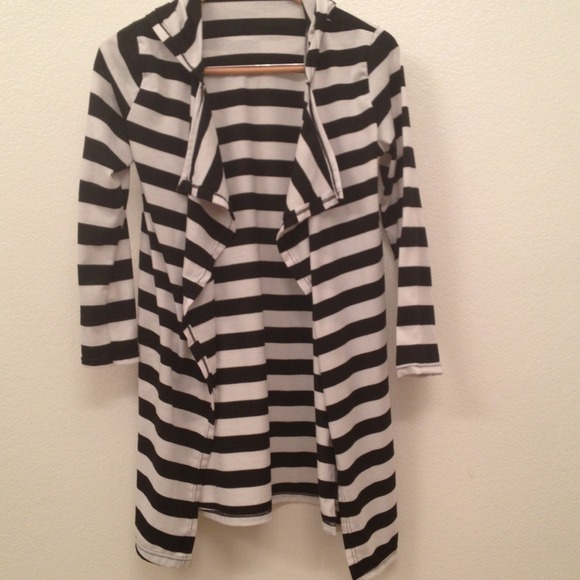 Blk and White stripped open long cardigan - Picture 2 of 4