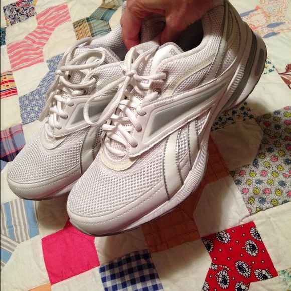 Women's Reebok tennis shoes