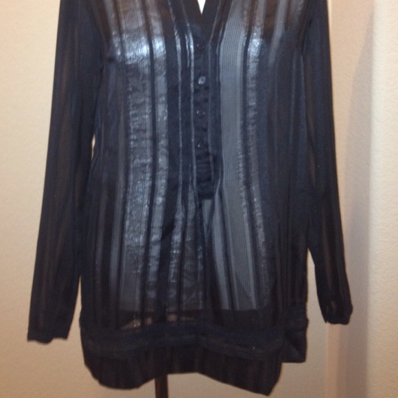 Top/Blouse - Picture 2 of 3