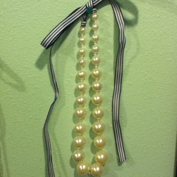 Adjustable faux pearl necklace.