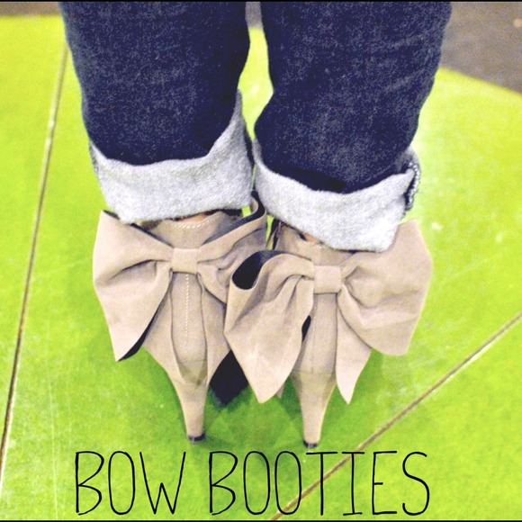 SOLD SOLD SOLD IN BUNDLE 🎀Grey Bow Booties🎀