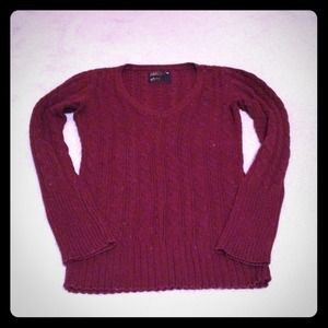 Maroon vneck sweater