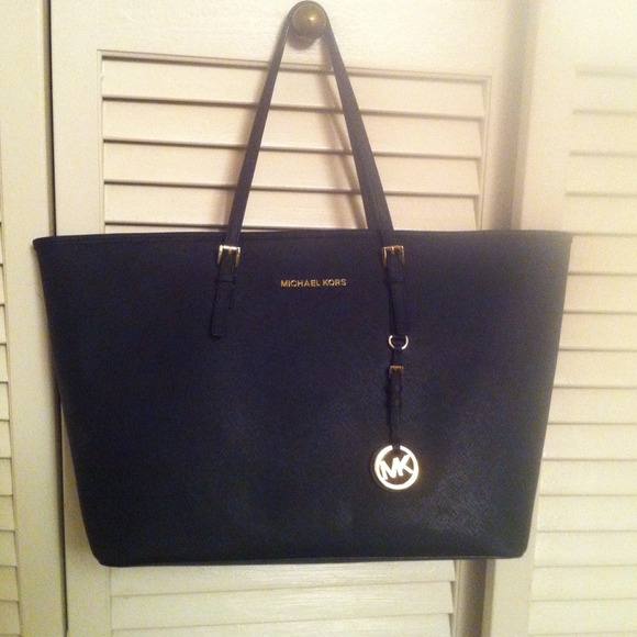 SOLD TO VIVALAREINAX Medium Michael Kors  tote