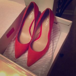 Only worn ONCE Aldo Orange point toe heels!