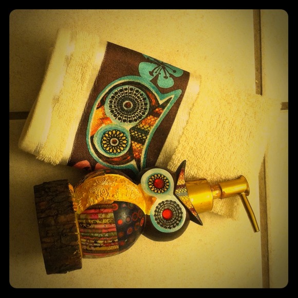 Owl soap/lotion pump- free hand towel
