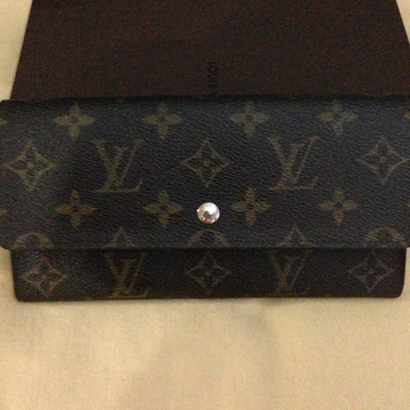 💢SOLD💢💜Authentic Louis Vuitton Sarah Wallet💜 - Picture 1 of 4