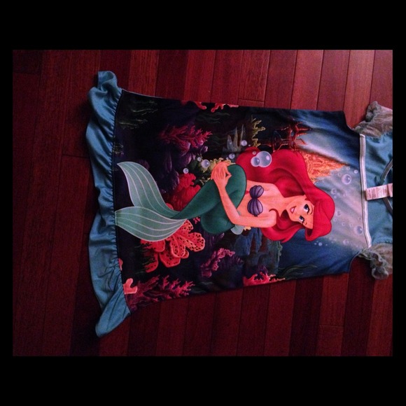New, Disney, never worn, girls size 8 night-gown