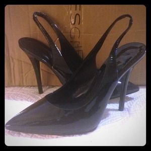 Slightly worn mint condition sexy slingback pumps