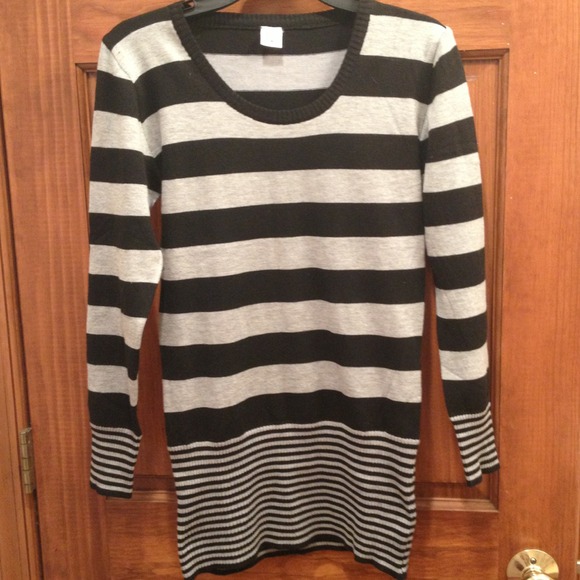 HOST PIC! 12/16 Long gray & blK strp sweater tunic
