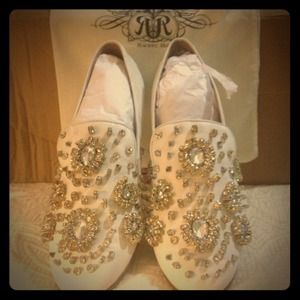 Star studded twist in classic oxfords..