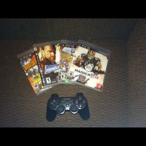 Sold : black ps3 remote 4ps3 games with it .