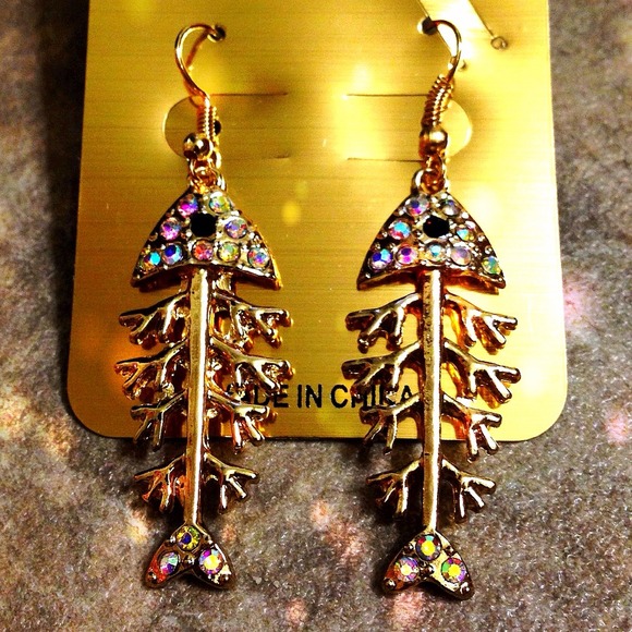 Jewelry - ❗🚫SOLD IN BUNDLE❗Pink-Hued Fish Bones Earrings