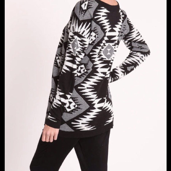 🎀🎀SOLD OUT🎀🎀Tribal Print Sweater - Picture 3 of 3