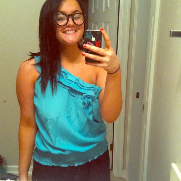Blue one shoulder shirt🎽💙