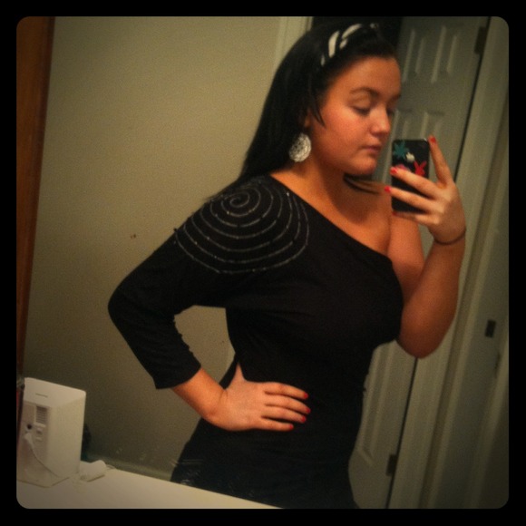 Black one sleeve shirt