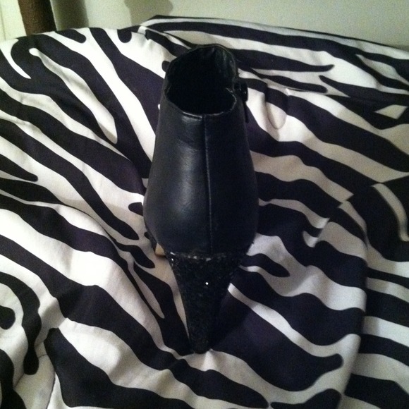 black leather, glittered heel - Picture 4 of 4