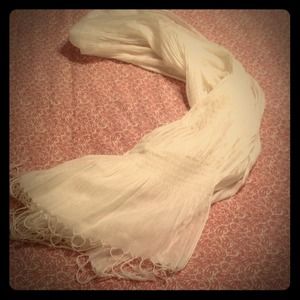 💕GIFTED💕Gorgeous Cream Scarf