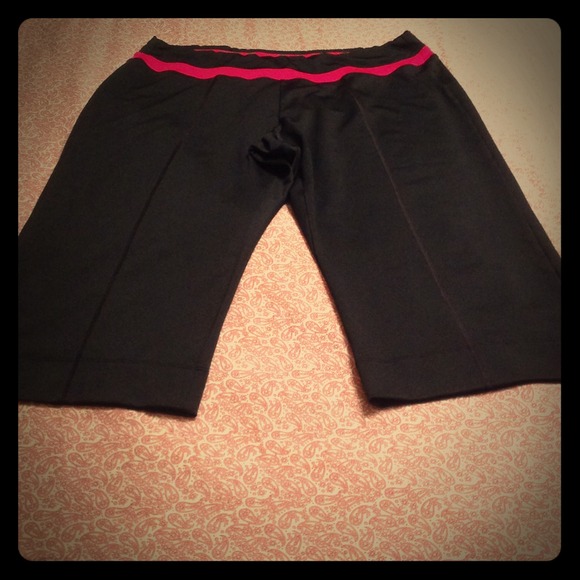 NIKE Dri Fit Work Out Crops