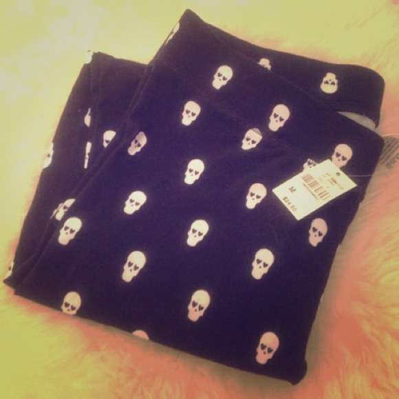 VS Pink Skull Leggings