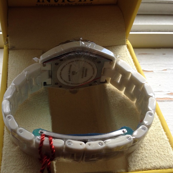Beautiful ceramic diamond bezeled watch!!! ?NWT