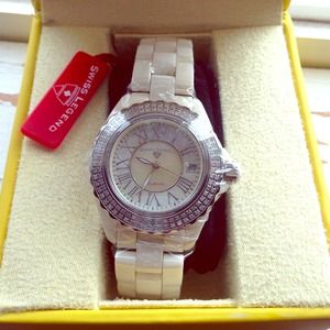Beautiful ceramic diamond bezeled watch!!! 😍NWT