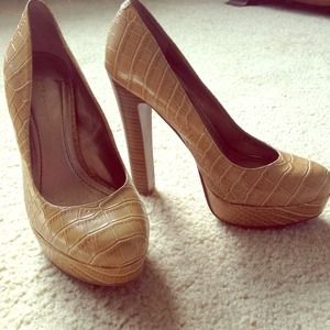 BCBG snake print tan pumps! Worn twice!