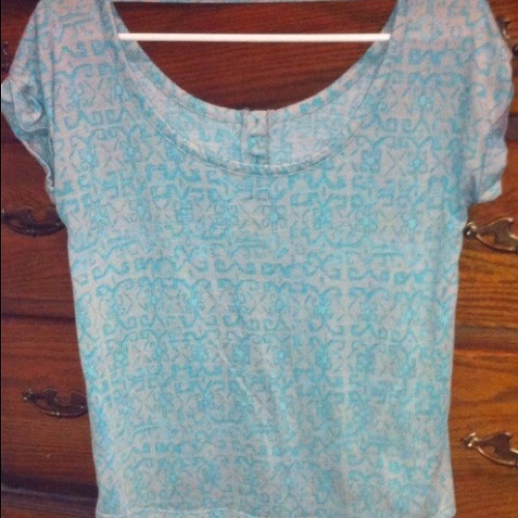 💙cute tribal print shirt💙