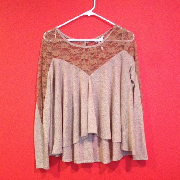 Long lace-sleeve shirt