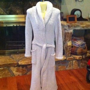 Robe. Barefoot dreams by cozychic.