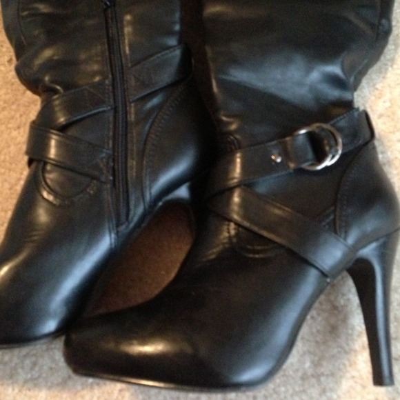 Black guess knee high boots