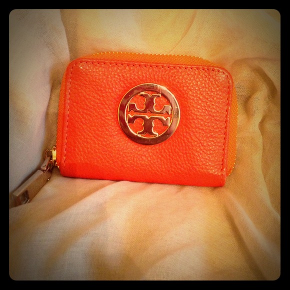 Cute small orange wallet! 🎁traded🎁 - Picture 1 of 1