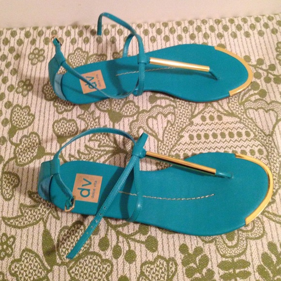 ⛔️SOLD SOLD ⛔️Dolce Vita sandals size 8 - Picture 2 of 3