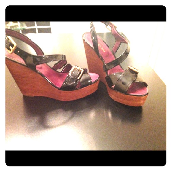🎀BCBG black patent leather WEDGES 🎀 SALE 💰💰💵