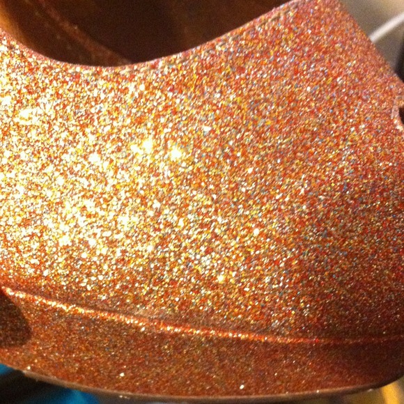 Breckelles brand 4-inch sparkly high heels. Size-9 - Picture 2 of 4