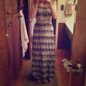 URBAN OUTFITTERS MAXI DRESS-Aztec print esque