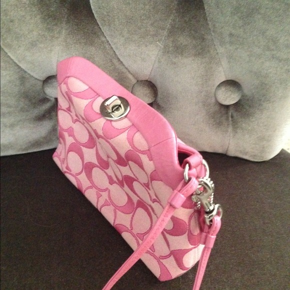 Sold - Picture 3 of 4