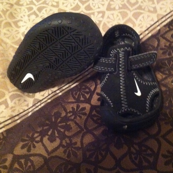 Nike baby sandals... Brand new with no tags - Picture 2 of 2