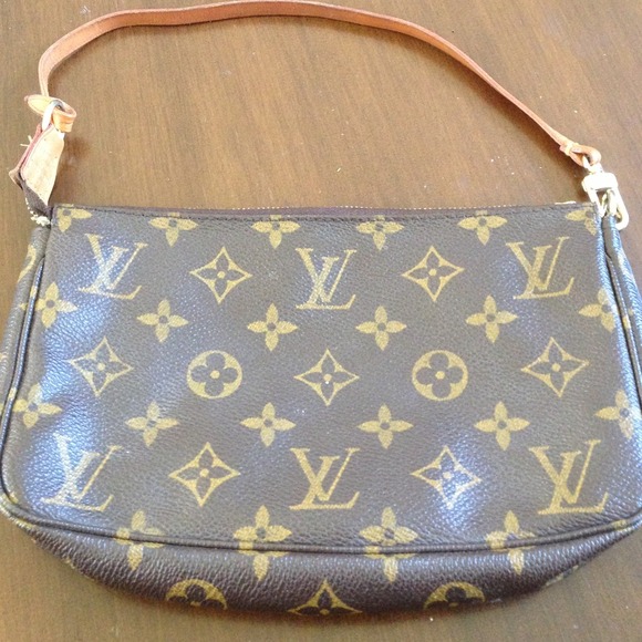 Authentic Small Louis Vuitton bag purse
