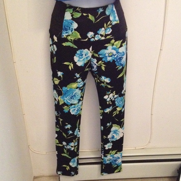 📦SOLD📦❗️❗️❗️Flower high waisted pants
